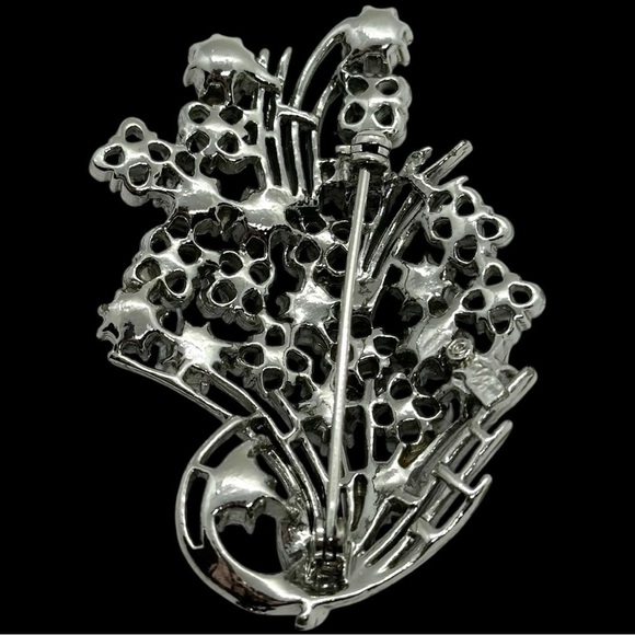 Vintage Signed Pegasus Coro AB and Faux Pearl Floral Brooch - Picture 5 of 9